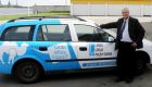 Juris Biršs pie Labo Logu Aģentūras automašīnas Juris Biršs pie Labo Logu Aģentūras automašīnas